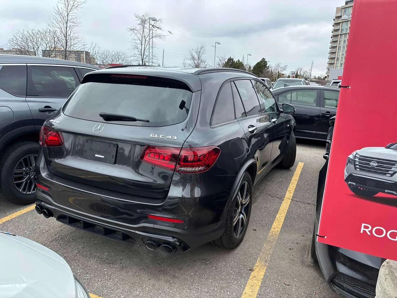 Mercedes-Benz GLC 43 AMG BURMESTER * PANO * KEYLESS *  ПОДГРЕВИ * CARFAX, снимка 3 - Автомобили и джипове - 54129185