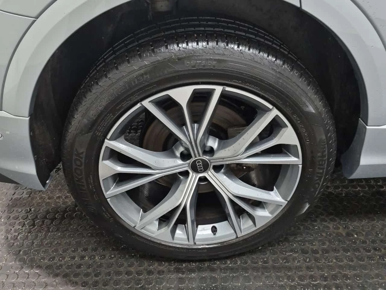 Audi Q8 * Progressiv * PANO* KEYLESS* ПОДГРЕВ* , снимка 11 - Автомобили и джипове - 54380381