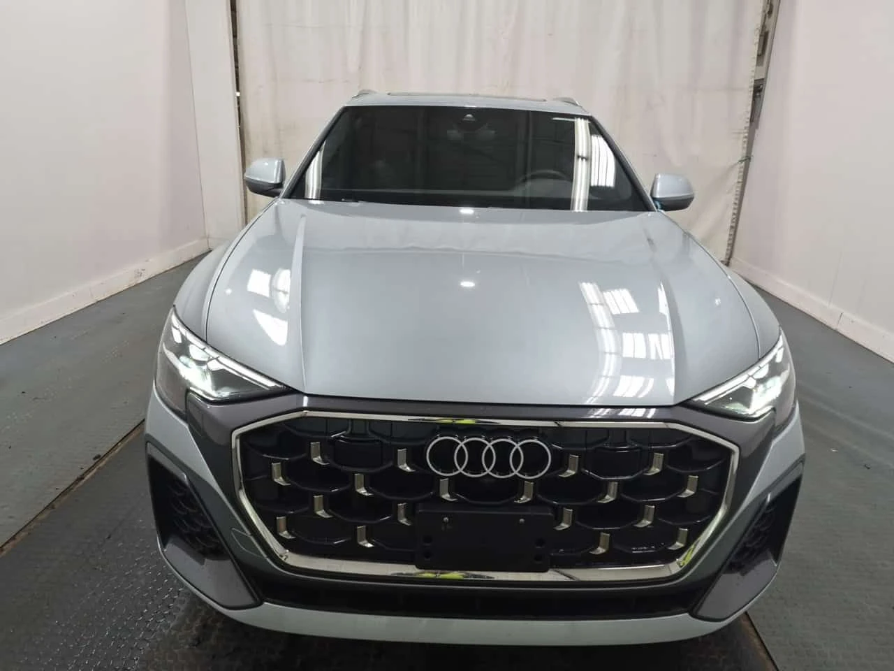Audi Q8 * Progressiv * PANO* KEYLESS* ПОДГРЕВ* , снимка 15 - Автомобили и джипове - 54380381