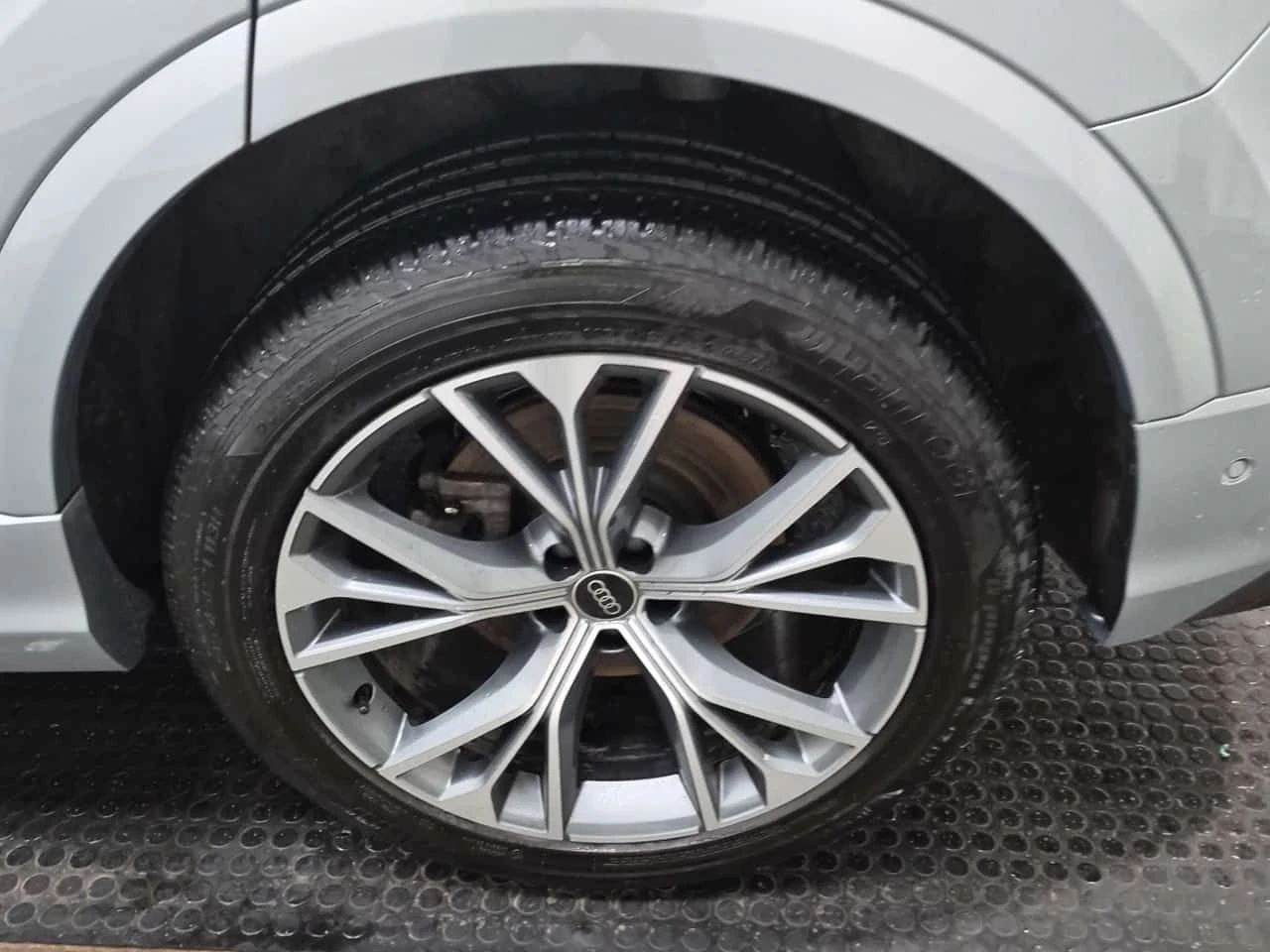 Audi Q8 * Progressiv * PANO* KEYLESS* ПОДГРЕВ* , снимка 12 - Автомобили и джипове - 54380381