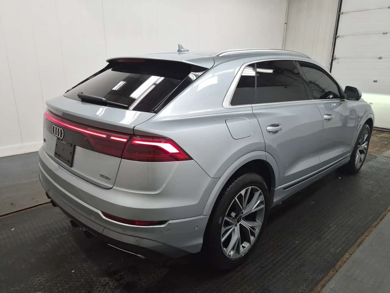 Audi Q8 * Progressiv * PANO* KEYLESS* ПОДГРЕВ* , снимка 9 - Автомобили и джипове - 54380381