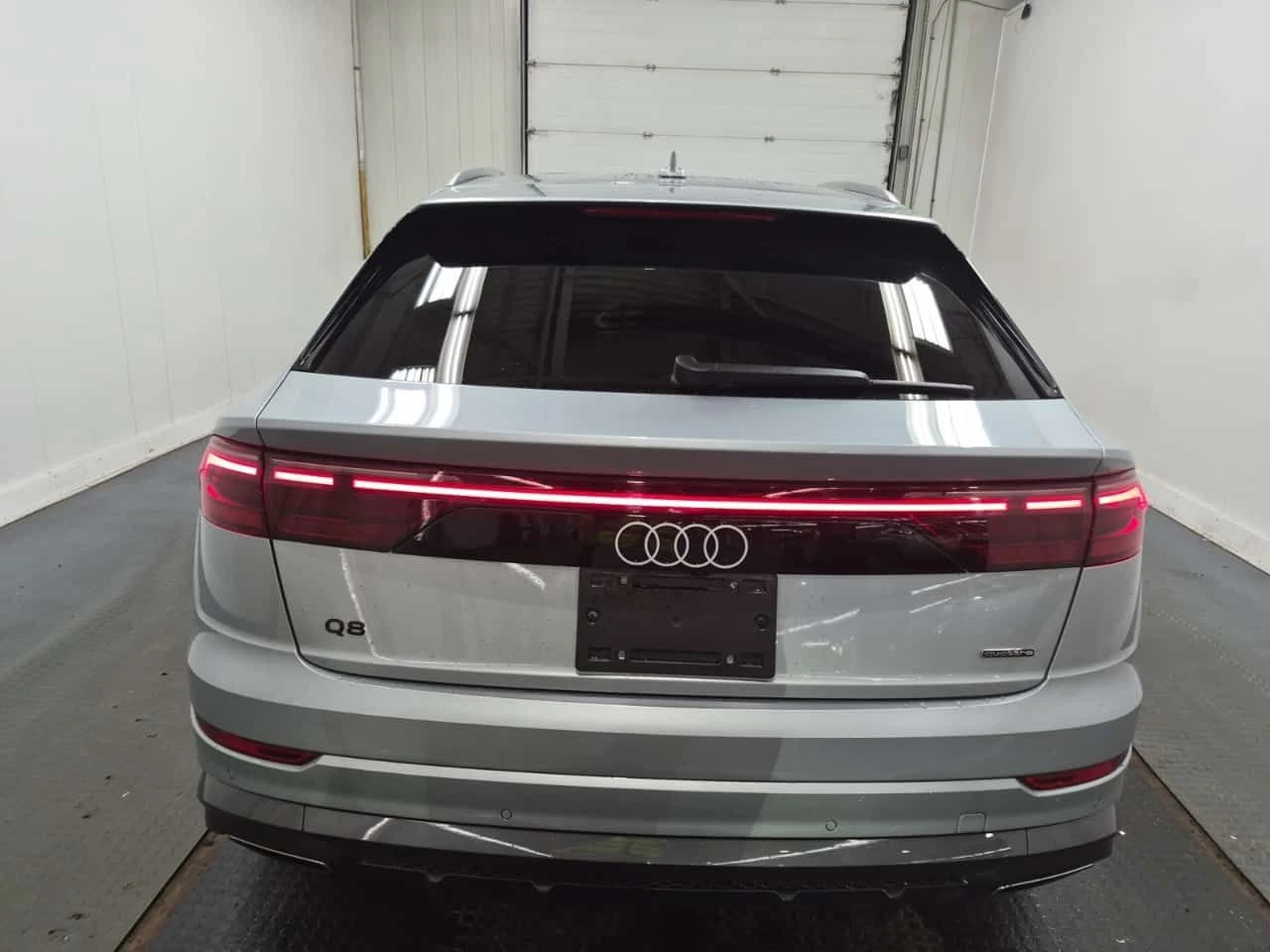 Audi Q8 * Progressiv * PANO* KEYLESS* ПОДГРЕВ* , снимка 16 - Автомобили и джипове - 54380381