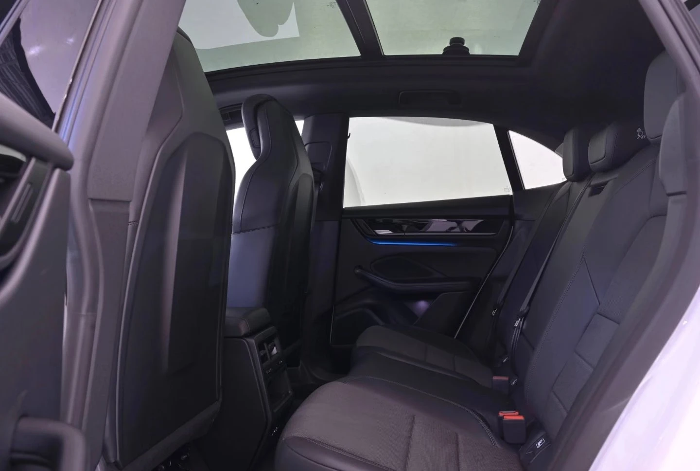 Porsche Macan 4 / ELECTRIC SPORT SOUND / PANO / AIR / HEAT PUMP/ | Mobile.bg � ����������� 16