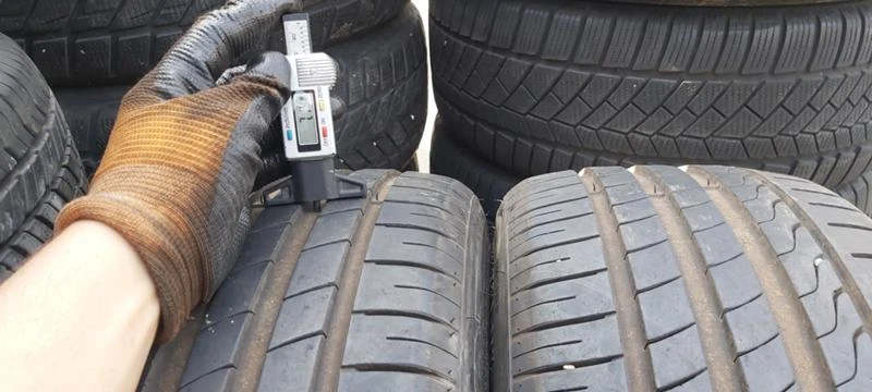 Гуми Летни 225/40R19, снимка 3 - Гуми и джанти - 34164693