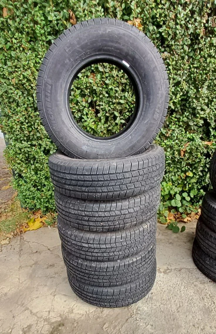 Гуми Зимни 225/75R16, снимка 2 - Гуми и джанти - 52130976