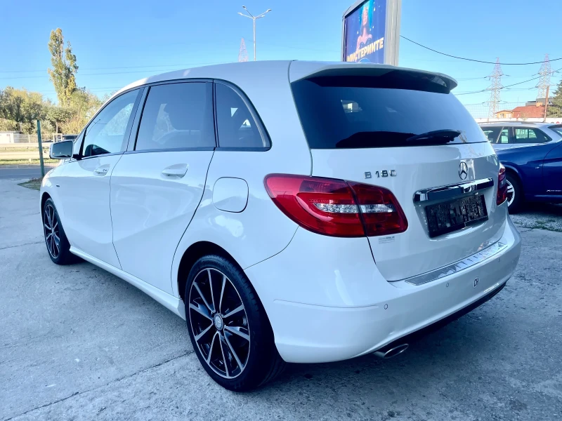 Mercedes-Benz B 180 Автоматик Навигация Дистроник Швейцария, снимка 3 - Автомобили и джипове - 47609654