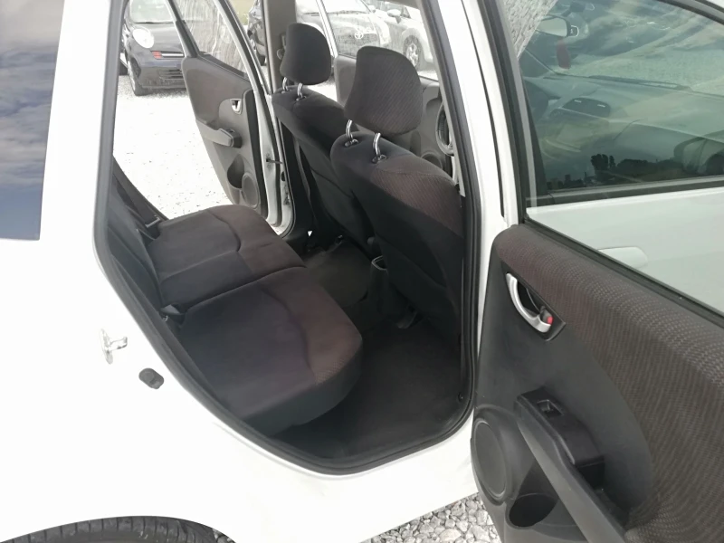Honda Jazz 1.3i kli navi , снимка 12 - Автомобили и джипове - 51887386