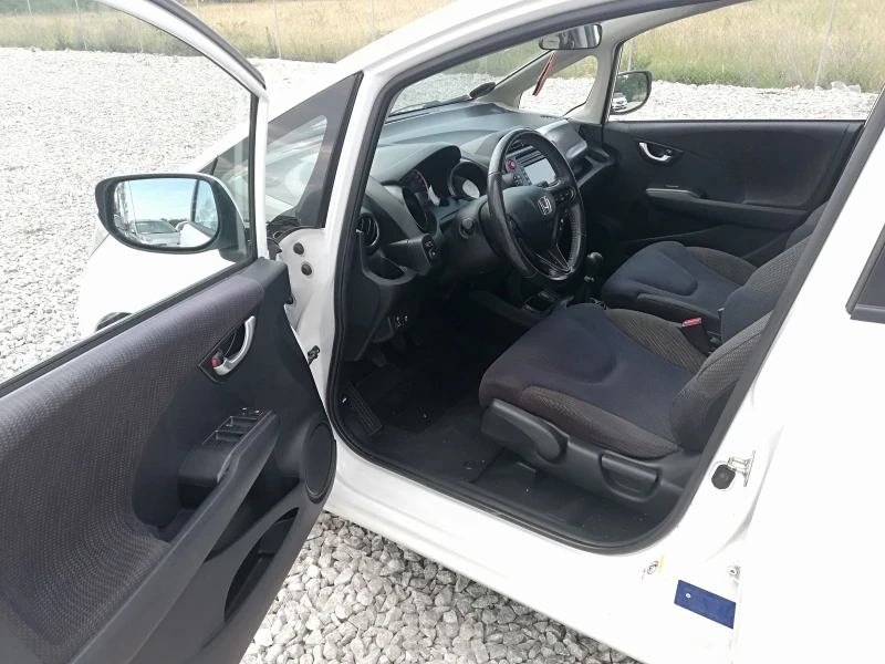 Honda Jazz 1.3i kli navi , снимка 9 - Автомобили и джипове - 51887386