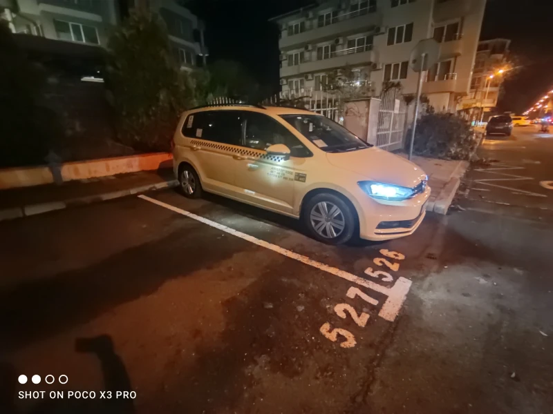 VW Touran 2.0 Tdi, снимка 11 - Автомобили и джипове - 52565562