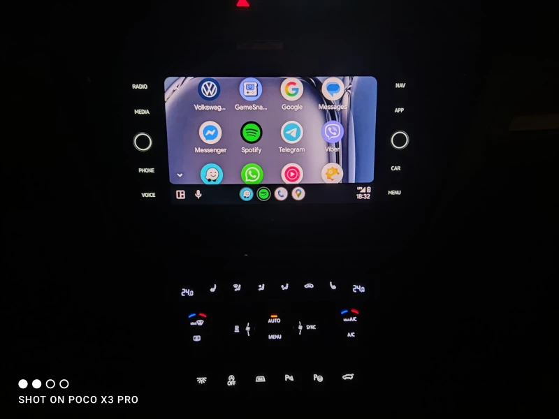 VW Touran 2.0 Tdi, снимка 13 - Автомобили и джипове - 52565562