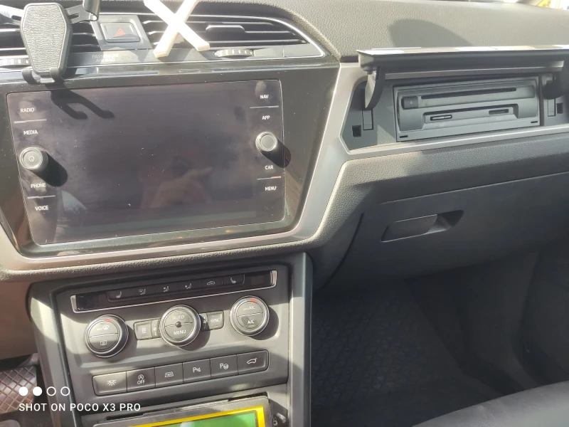 VW Touran 2.0 Tdi, снимка 6 - Автомобили и джипове - 52565562