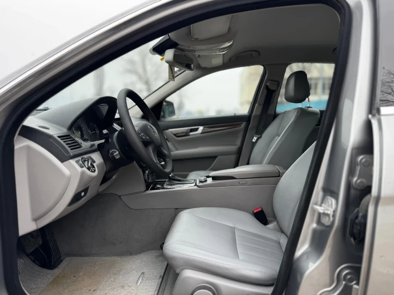 Mercedes-Benz C 220 CDI/КОЖА/АВТОМАТИК, снимка 9 - Автомобили и джипове - 53175444