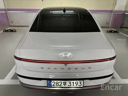 Hyundai Grandeur 2.5* ДИСТРОНИК* ХЕДЪП* КАМЕРА* LANE* ASSIST* , снимка 6 - Автомобили и джипове - 56128836