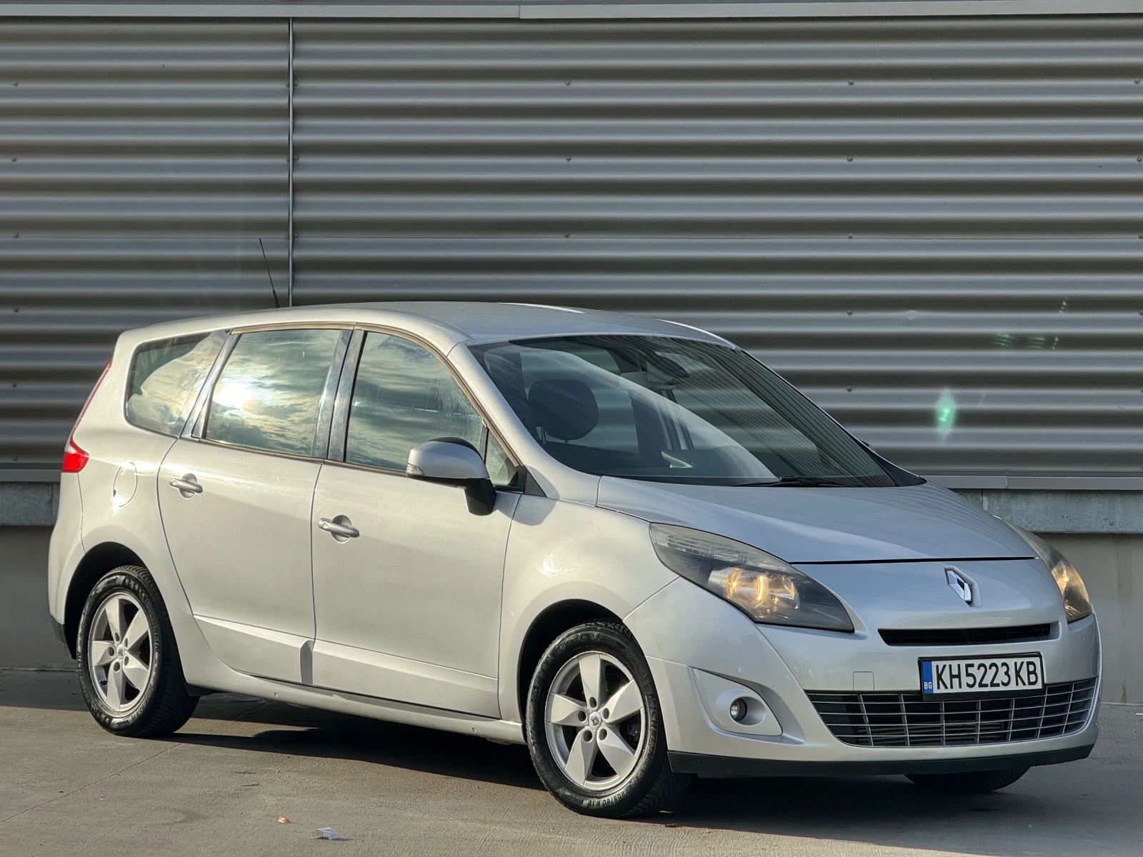 Renault Scenic 1.5dCi 7-МЕСТЕН* РЕГИСТРИРАН - изображение 3