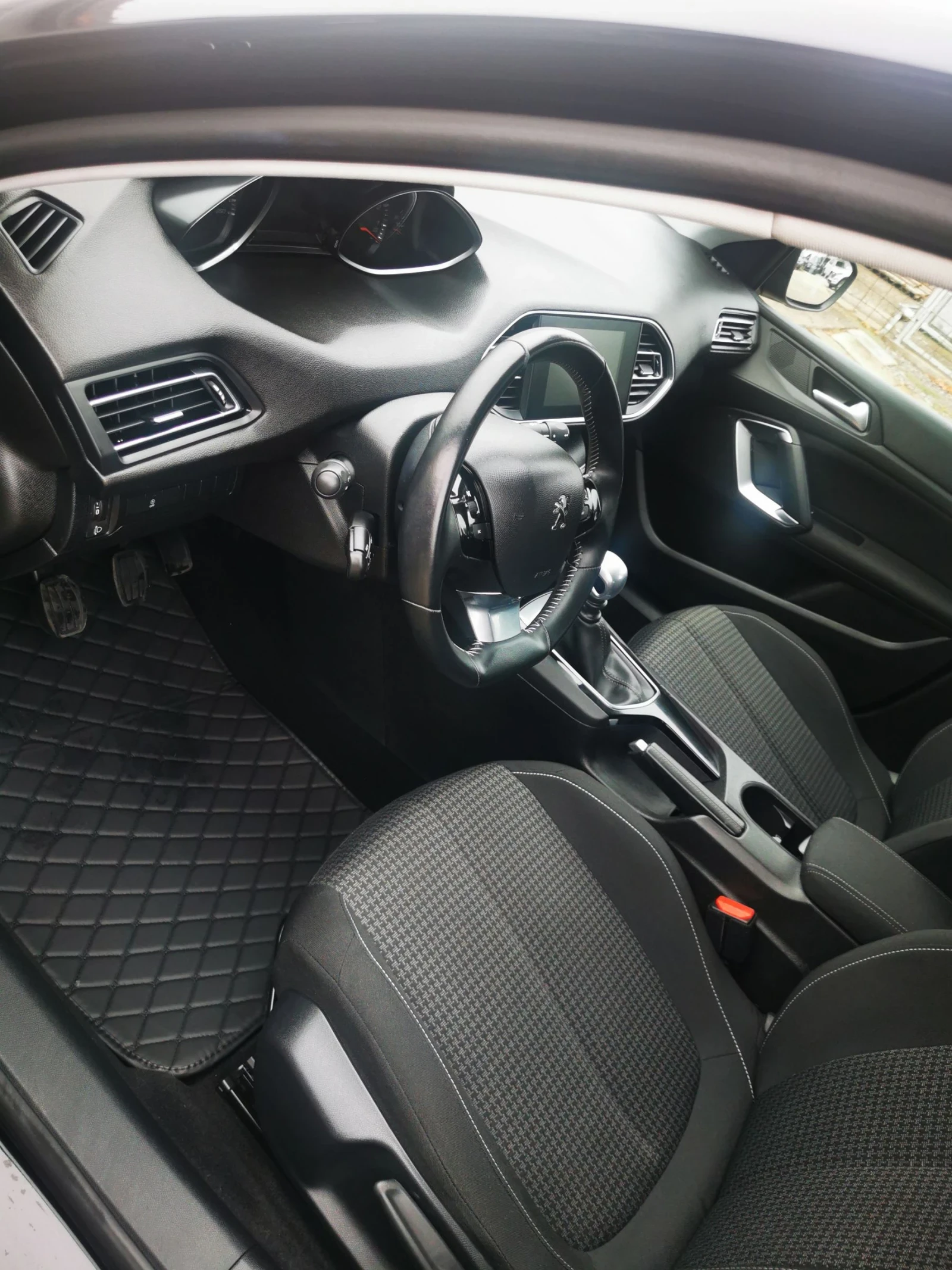 Peugeot 308 1.2 бензин - изображение 7