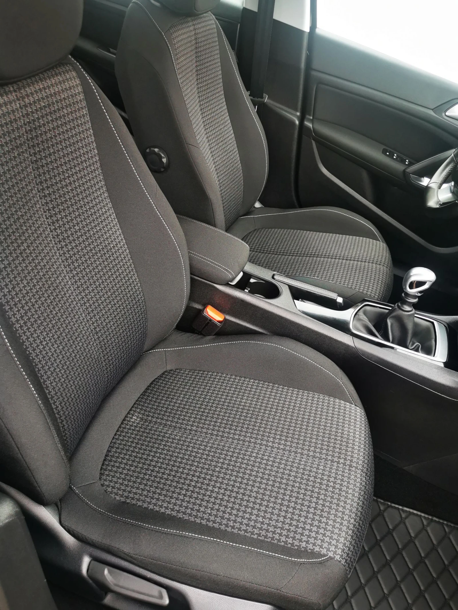 Peugeot 308 1.2 бензин - изображение 10