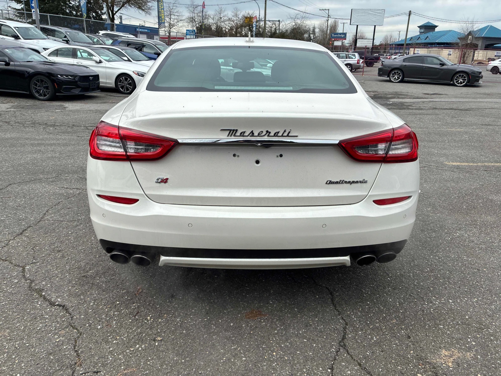 Maserati Quattroporte * * CARFAX * * АВТО КРЕДИТ * * , снимка 3 - Автомобили и джипове - 53890641