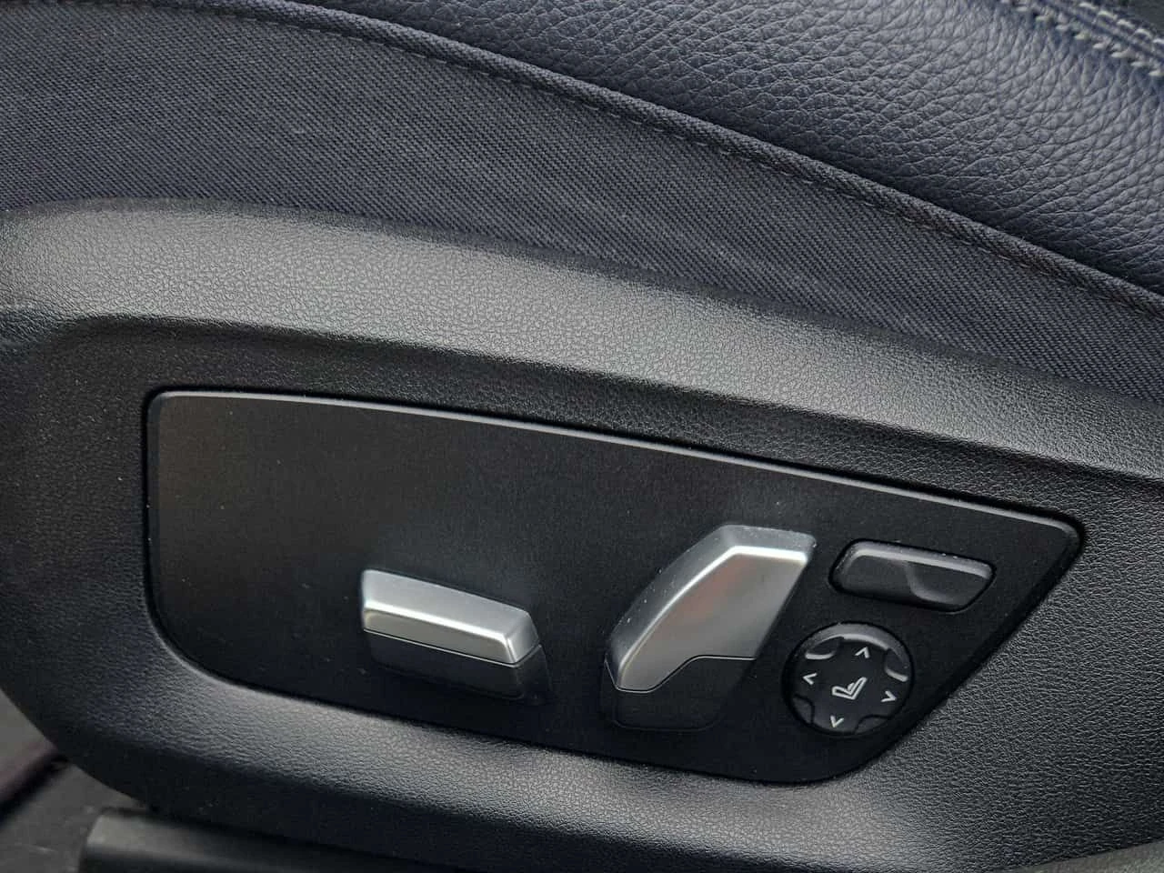 BMW 530 i xDrive/CARFAX/ШИБИДАХ/ПОДГРЕВИ, снимка 11 - Автомобили и джипове - 53925313