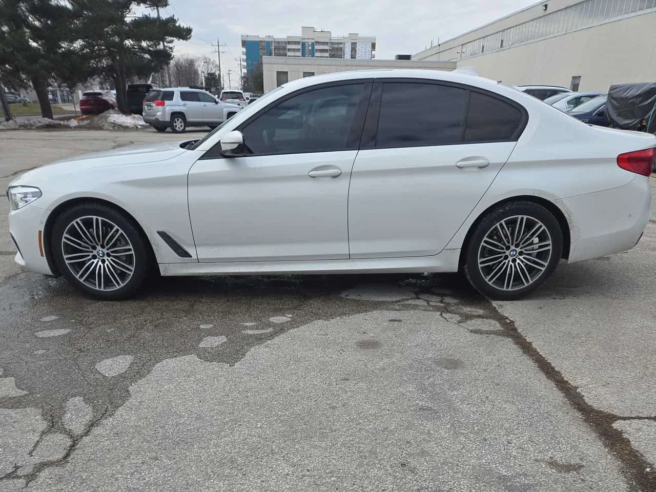 BMW 530 i xDrive/CARFAX/ШИБИДАХ/ПОДГРЕВИ, снимка 3 - Автомобили и джипове - 53925313