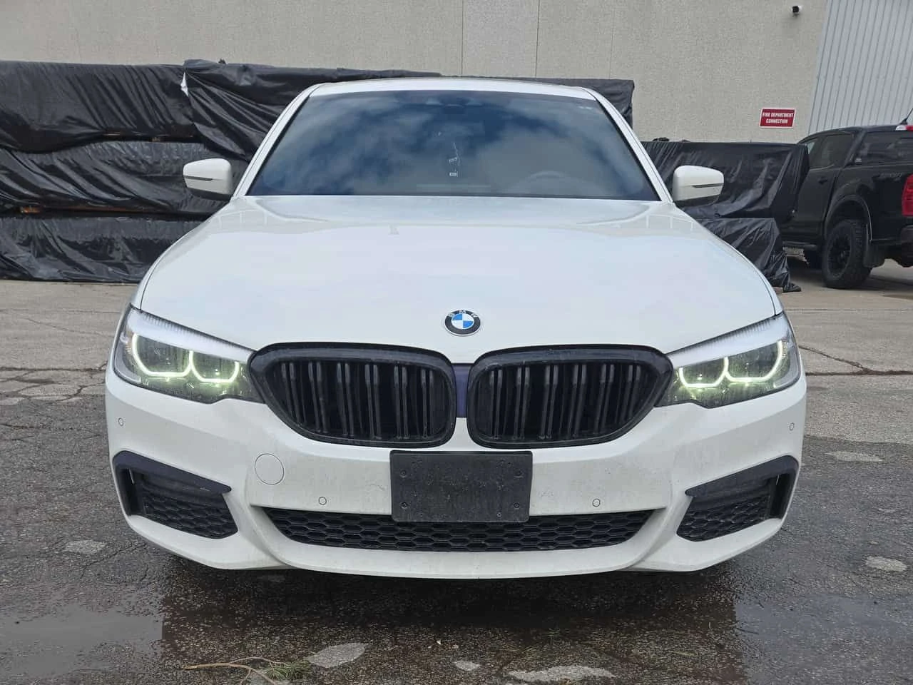 BMW 530 i xDrive/CARFAX/ШИБИДАХ/ПОДГРЕВИ, снимка 2 - Автомобили и джипове - 53925313