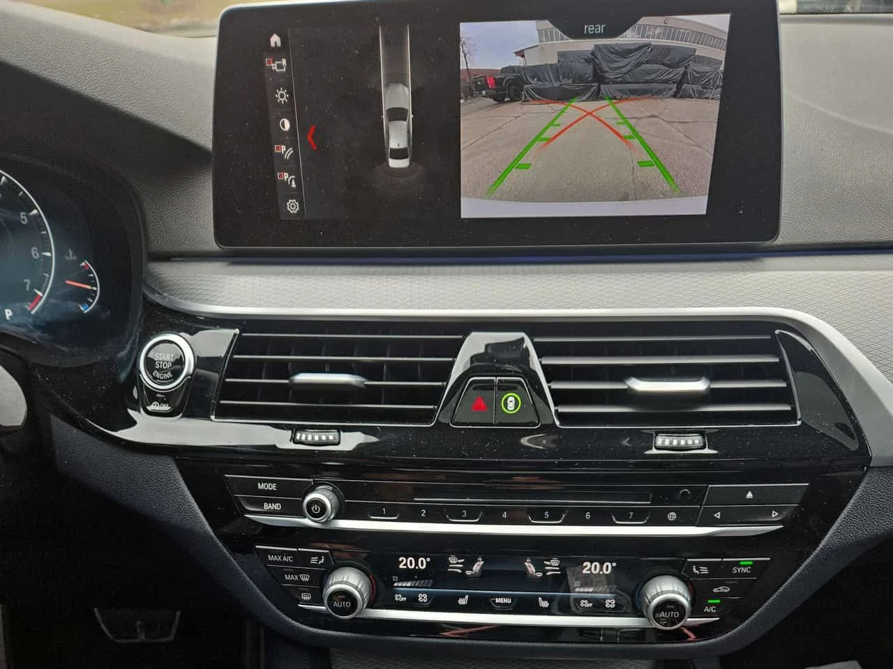 BMW 530 i xDrive/CARFAX/ШИБИДАХ/ПОДГРЕВИ, снимка 12 - Автомобили и джипове - 53925313