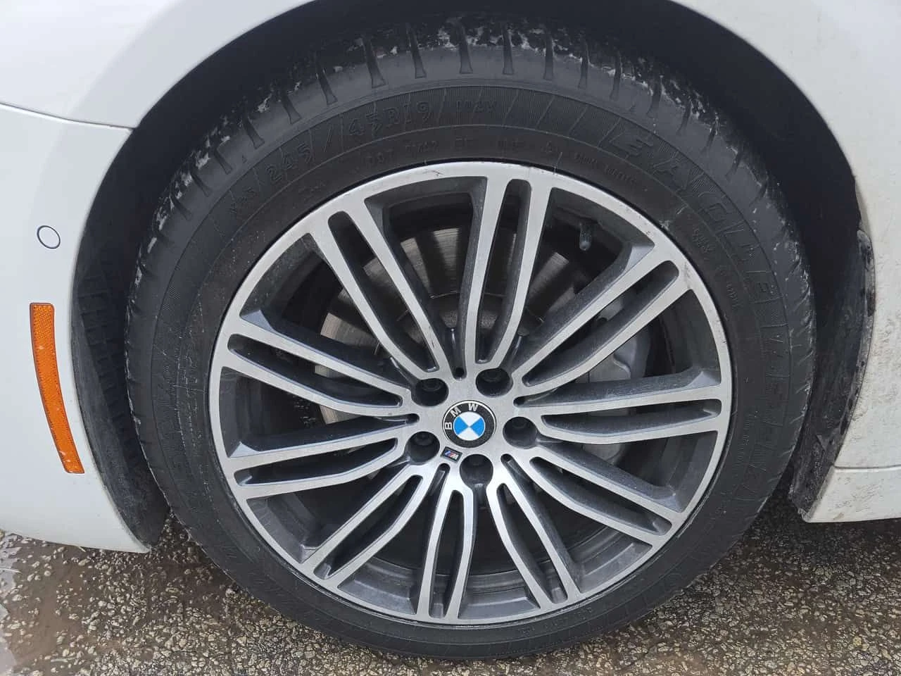 BMW 530 i xDrive/CARFAX/ШИБИДАХ/ПОДГРЕВИ, снимка 6 - Автомобили и джипове - 53925313