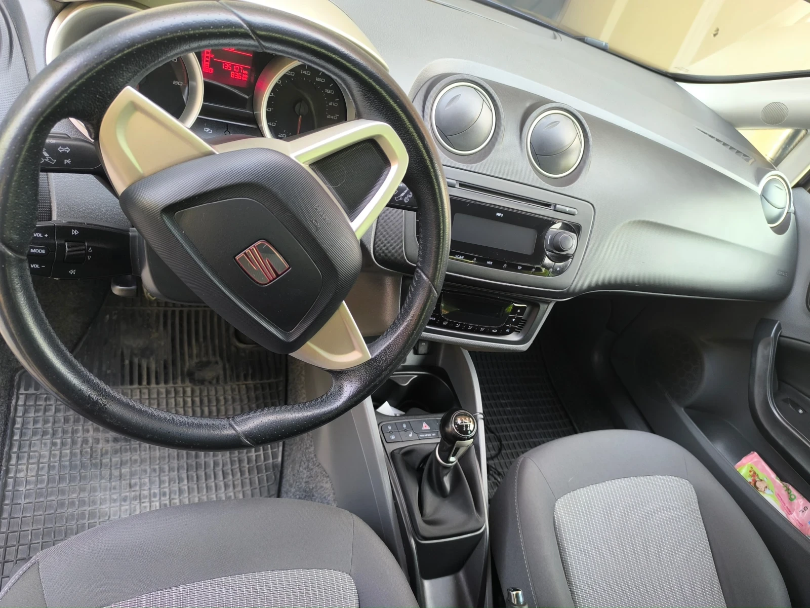 Seat Ibiza 1.4i ГАЗ, снимка 12 - Автомобили и джипове - 54124960