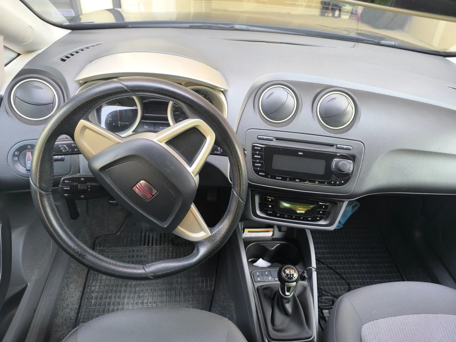 Seat Ibiza 1.4i ГАЗ, снимка 10 - Автомобили и джипове - 54124960