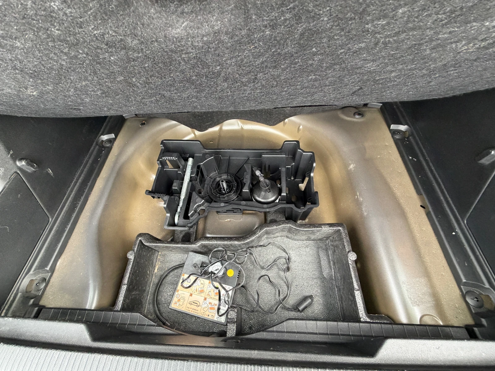 Peugeot 2008 1.2 Puretech , снимка 7 - Автомобили и джипове - 54378570