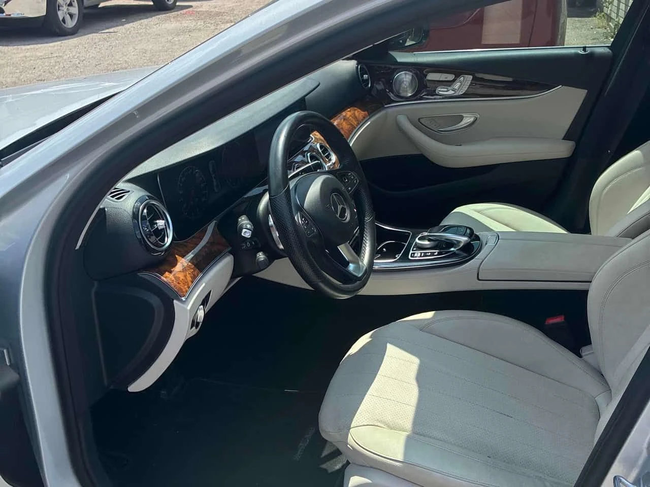 Mercedes-Benz E 300 * CARFAX * ЦЕНА ДО БГ, снимка 6 - Автомобили и джипове - 55258863