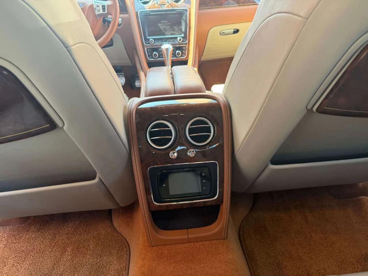 Bentley Flying Spur * 4DR SDN * CARFAX * ЦЕНА ДО БГ, снимка 13 - Автомобили и джипове - 55421763