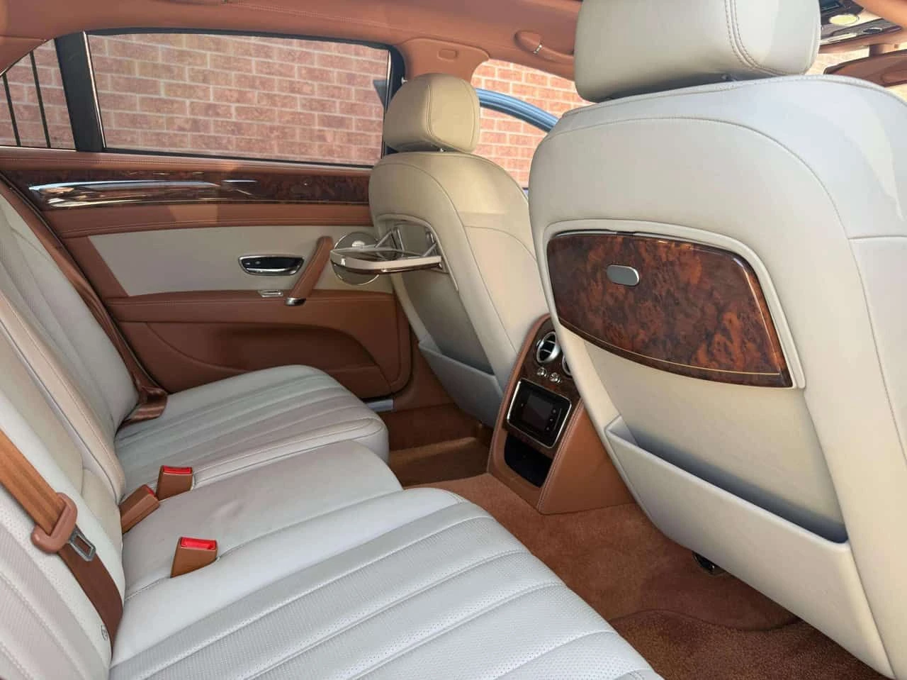 Bentley Flying Spur * 4DR SDN * CARFAX * ЦЕНА ДО БГ, снимка 11 - Автомобили и джипове - 55421763