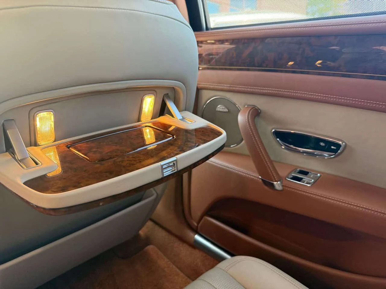 Bentley Flying Spur * 4DR SDN * CARFAX * ЦЕНА ДО БГ, снимка 12 - Автомобили и джипове - 55421763