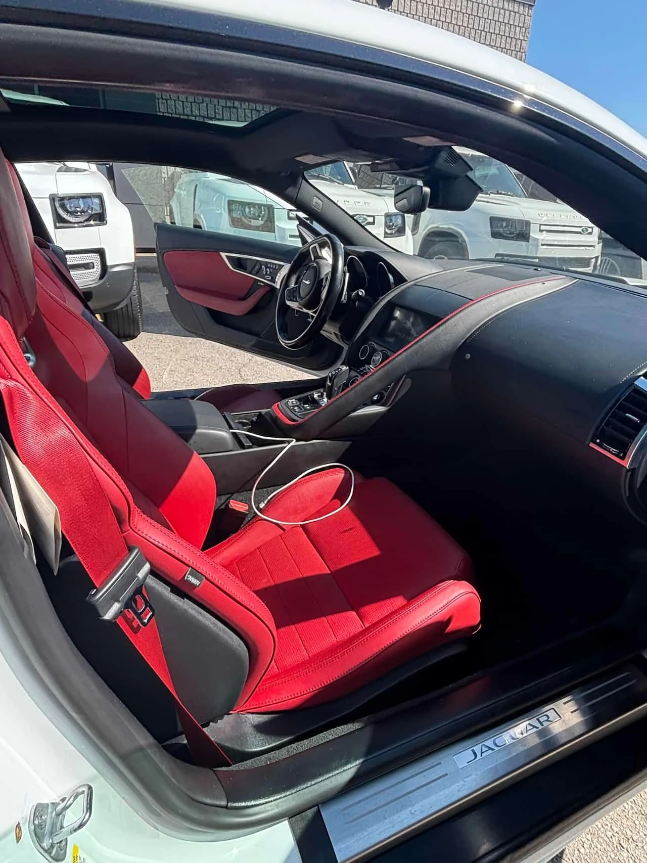 Jaguar F-Type  R Dynamic / CARFAX / АВТОКРЕДИТ , снимка 10 - Автомобили и джипове - 55500247