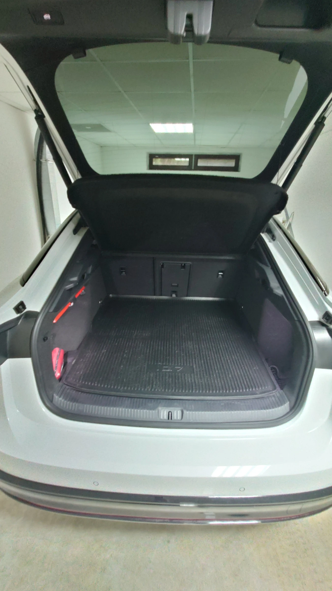 VW ID.7 PRO Business Plus | HUD | 360 | Massage | Matrix , снимка 10 - Автомобили и джипове - 55978004