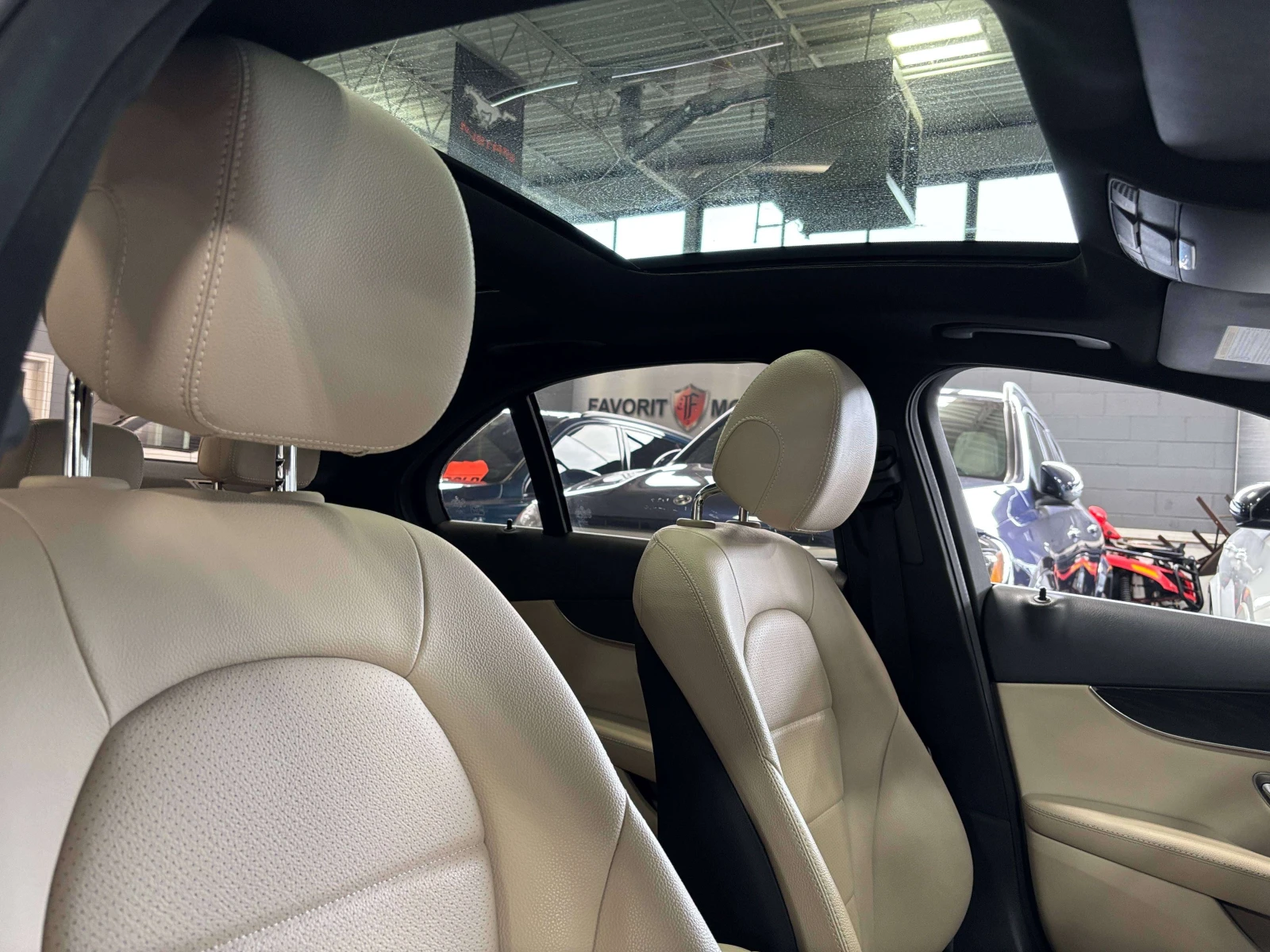 Mercedes-Benz C 300 | 4MATIC| AMGPKG| NAV| WOOD| CREAMLEATHER| S, снимка 15 - Автомобили и джипове - 55990345