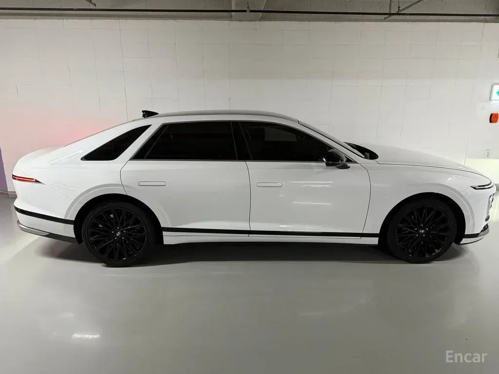 Hyundai Grandeur 2.5* ДИСТРОНИК* ХЕДЪП* КАМЕРА* LANE* ASSIST* , снимка 4 - Автомобили и джипове - 56128836