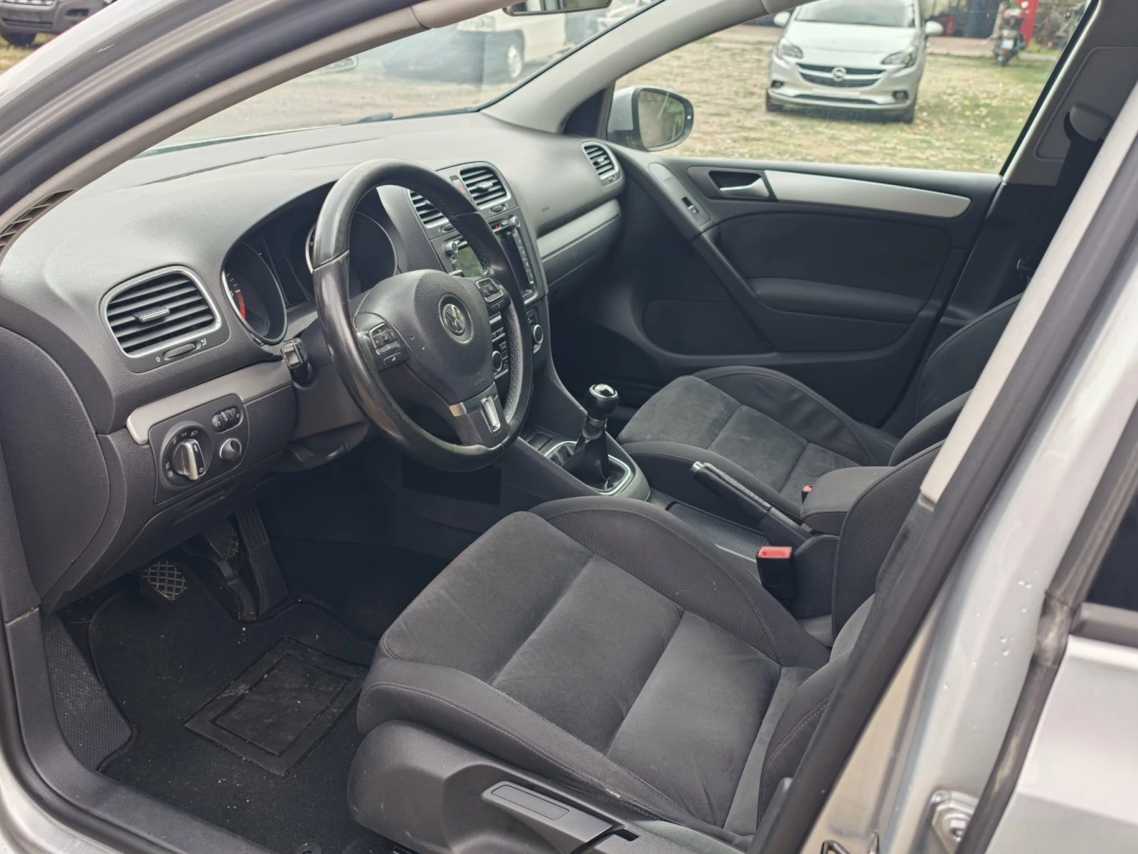 VW Golf 1.6TDI Highline, снимка 9 - Автомобили и джипове - 56255496