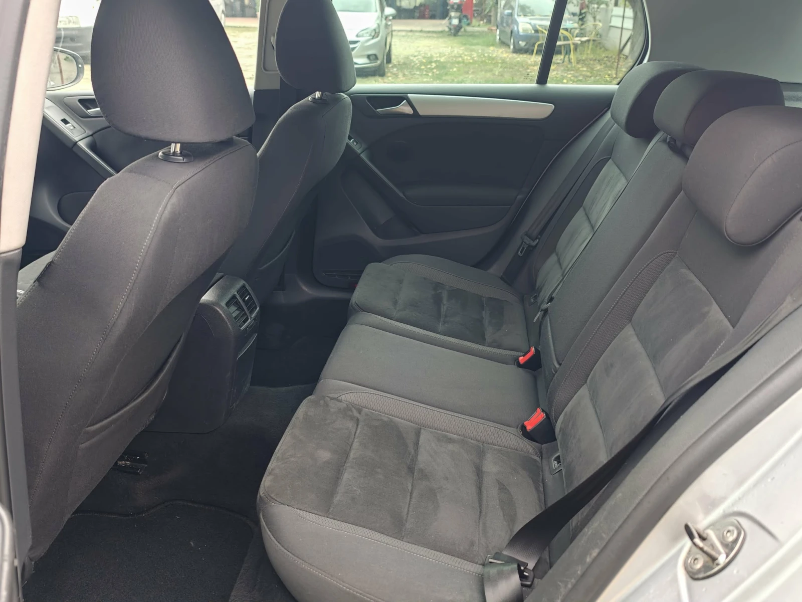 VW Golf 1.6TDI Highline, снимка 12 - Автомобили и джипове - 56255496