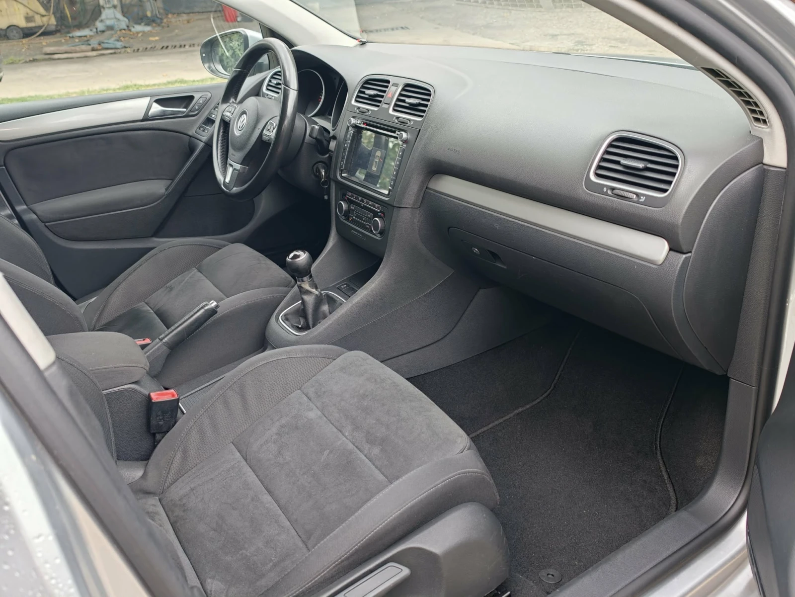 VW Golf 1.6TDI Highline, снимка 11 - Автомобили и джипове - 56255496