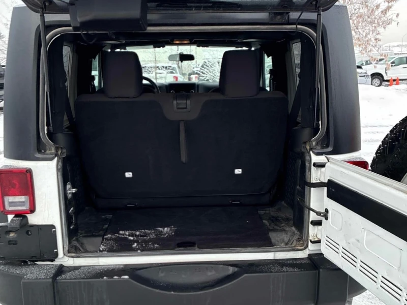 Jeep Wrangler * Sport * CARFAX * БЕЗ ПЪРВОНАЧАЛНА ВНОСКА, снимка 13 - Автомобили и джипове - 53152795