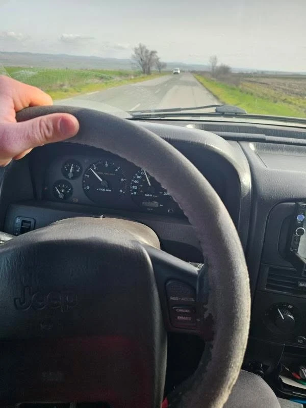 Jeep Grand cherokee Laredo, снимка 6 - Автомобили и джипове - 53976471