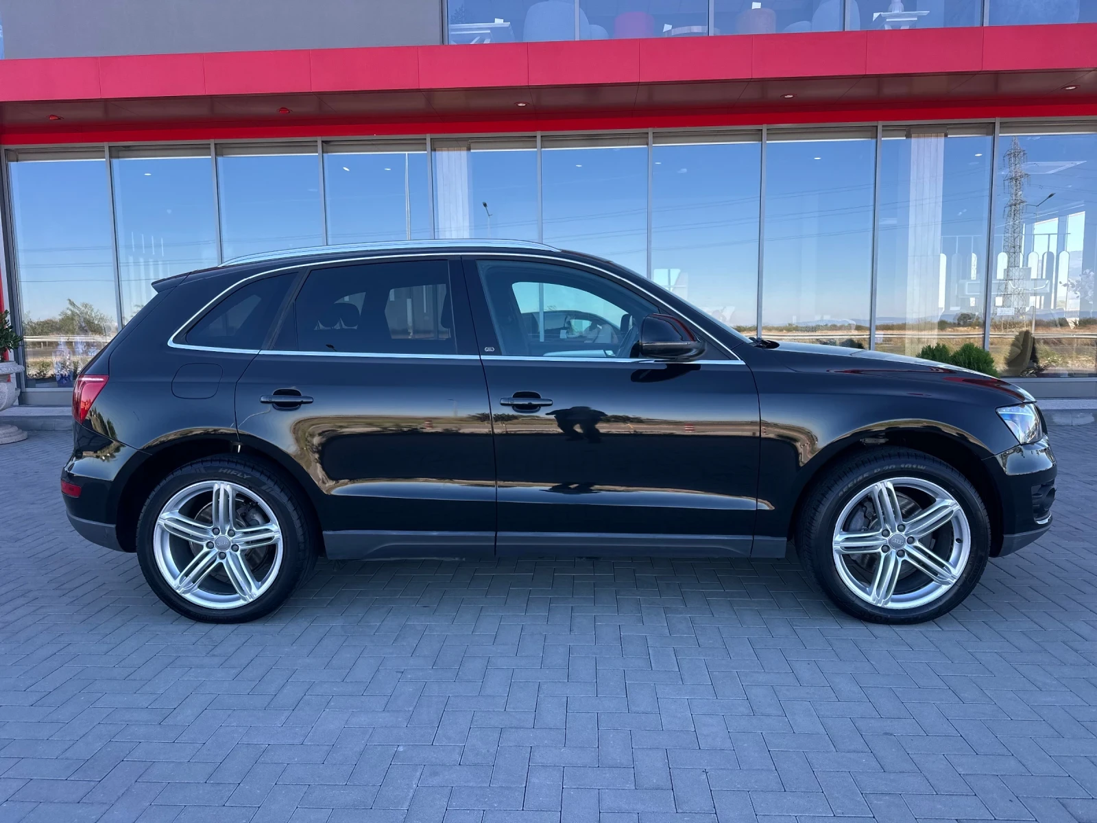 Audi Q5 3.0 TDI 240 PS S LINE   - изображение 6