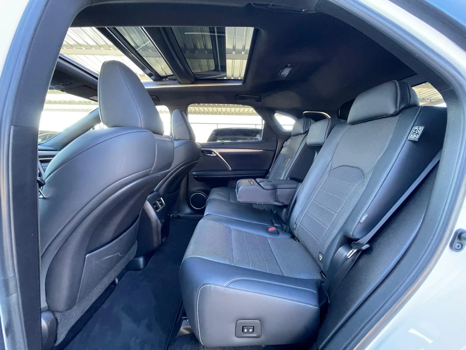 Lexus RX 450h Facelift/F Sport/Panorama/HUD/BSM/Full/В гаранция , снимка 14 - Автомобили и джипове - 54043607