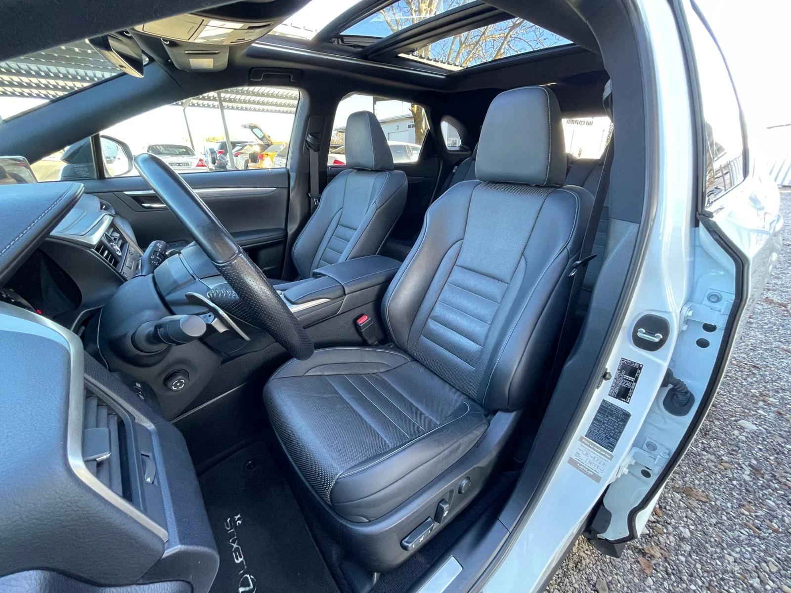 Lexus RX 450h Facelift/F Sport/Panorama/HUD/BSM/Full/В гаранция , снимка 13 - Автомобили и джипове - 54043607