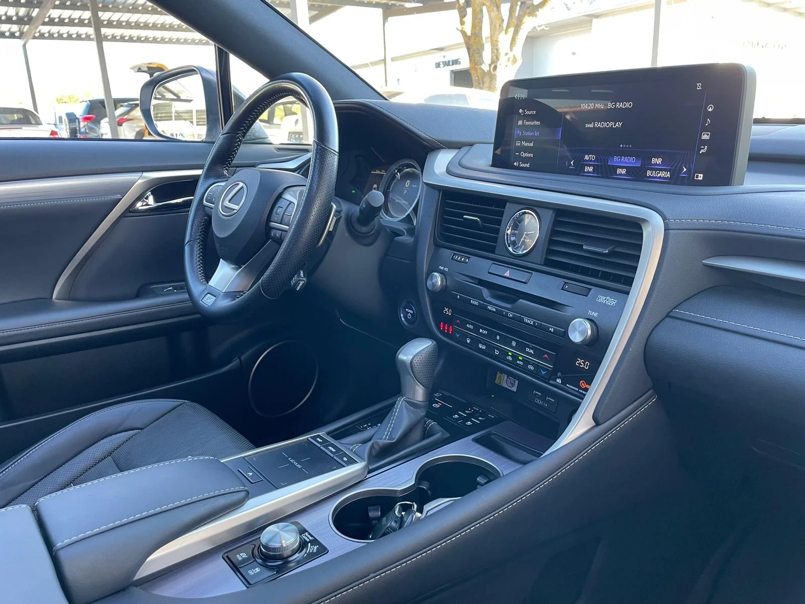 Lexus RX 450h Facelift/F Sport/Panorama/HUD/BSM/Full/В гаранция , снимка 11 - Автомобили и джипове - 54043607