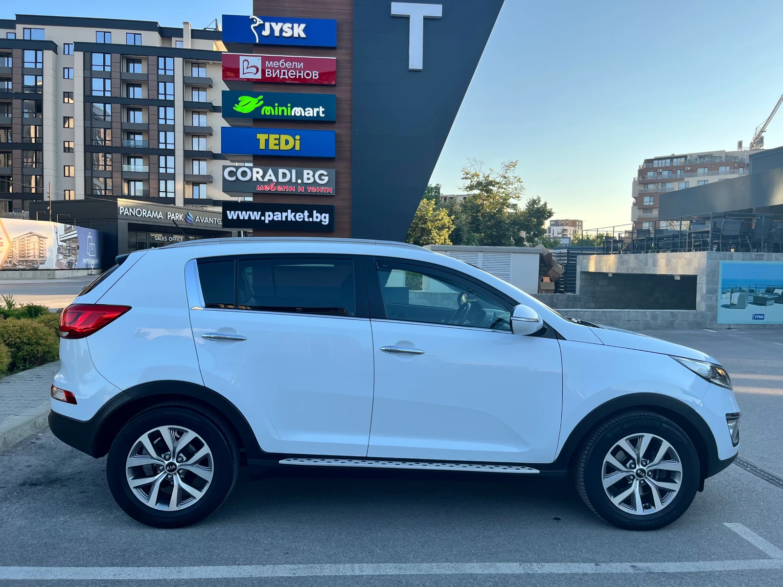 Kia Sportage 1.7CRDI Facelift= EURO-6- Топ Състояние!!!, снимка 8 - Автомобили и джипове - 55126399