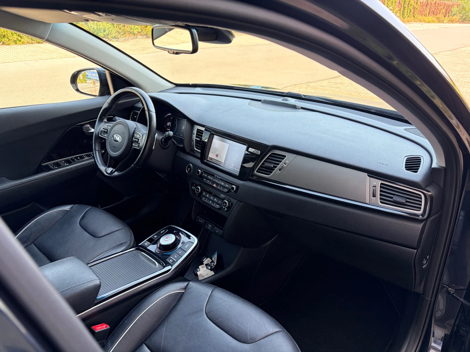 Kia Niro 64kw 204kc 100% SOH!!! TERMOPOMPA!!!, снимка 6 - Автомобили и джипове - 56022376