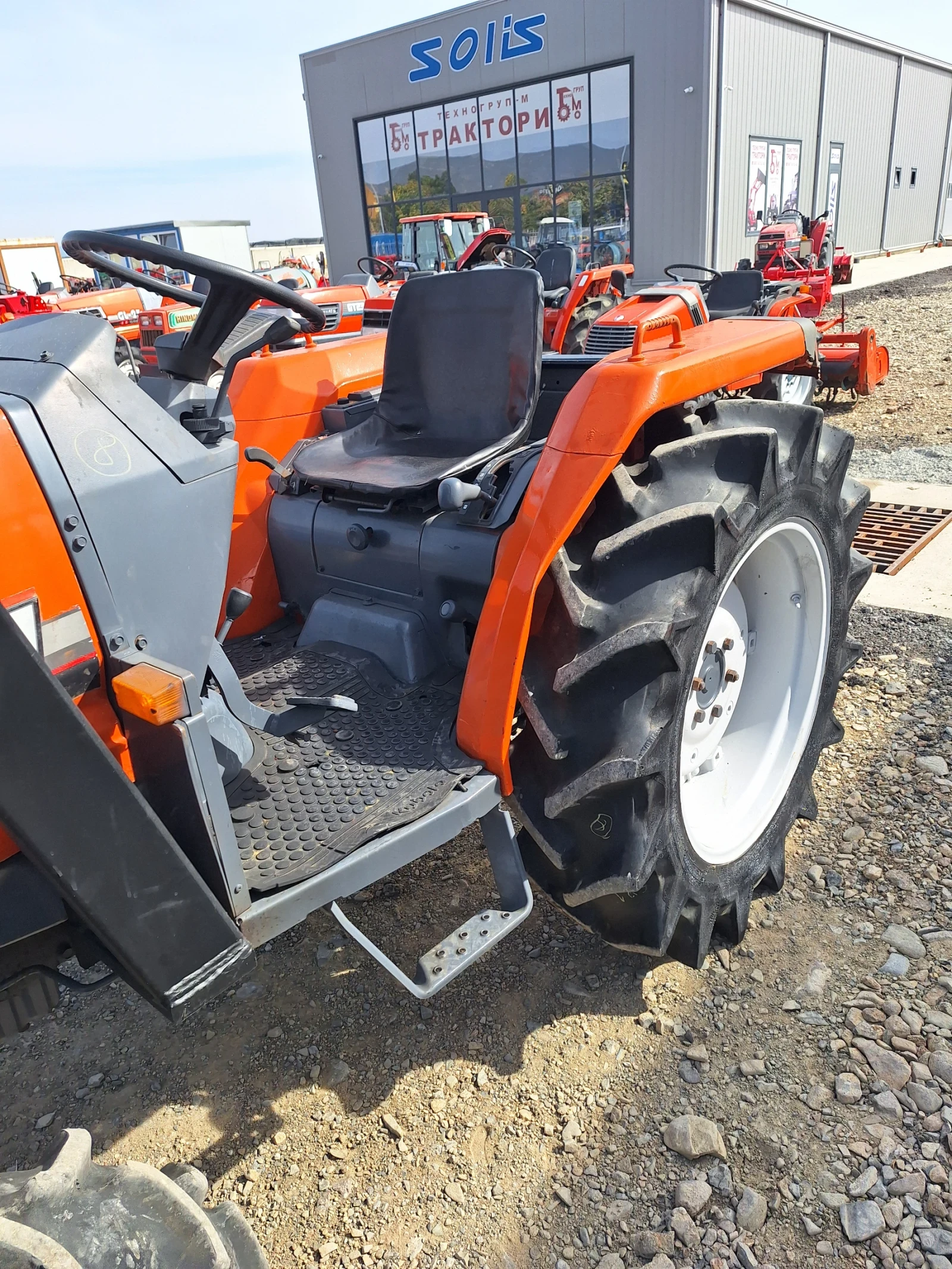 Трактор Kubota, снимка 3 - Селскостопанска техника - 56411510