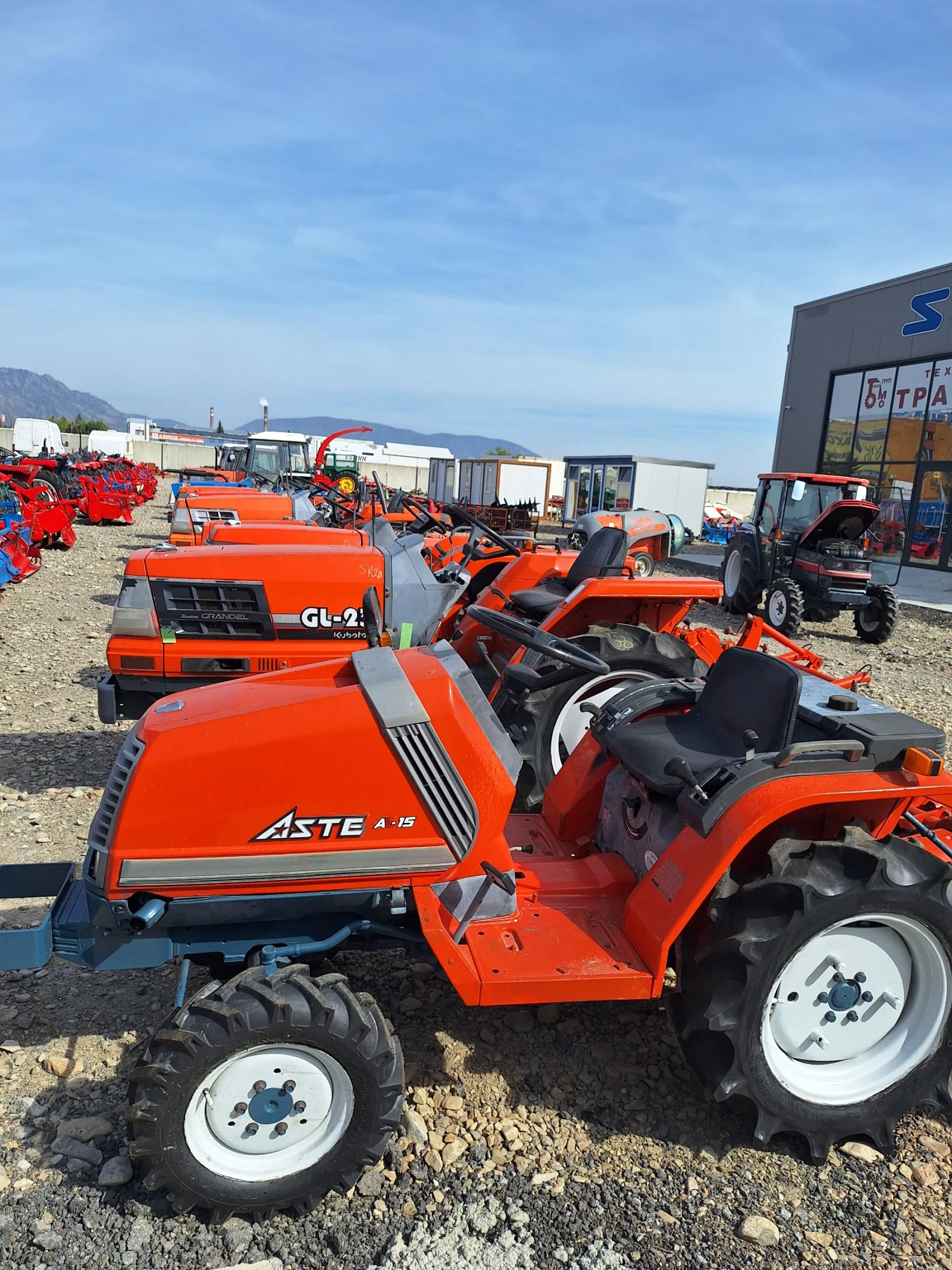 Трактор Kubota, снимка 8 - Селскостопанска техника - 56411510